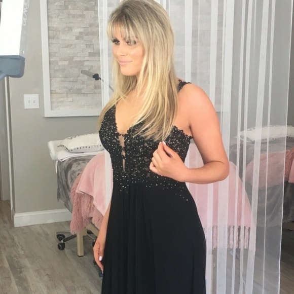 Faviana Dresses & Skirts - Prom or evening gown size 6.